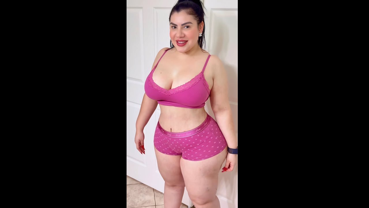 Nayeli Grave: The Plus Size Beauty Inspiring a Generation with Confidence and Style