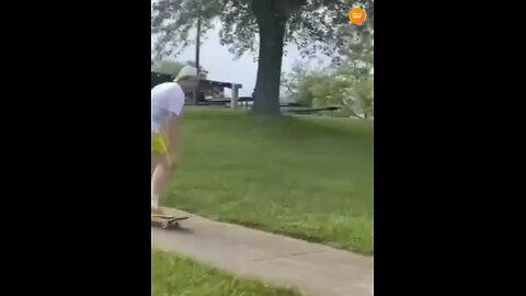 Simplang Trip 250: Stairs skating exhibition jump accidentally fell down to push-ups exercise.