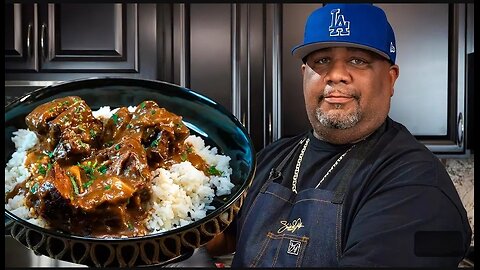 Melt -in -your-Mouth Smothered Oxtails!