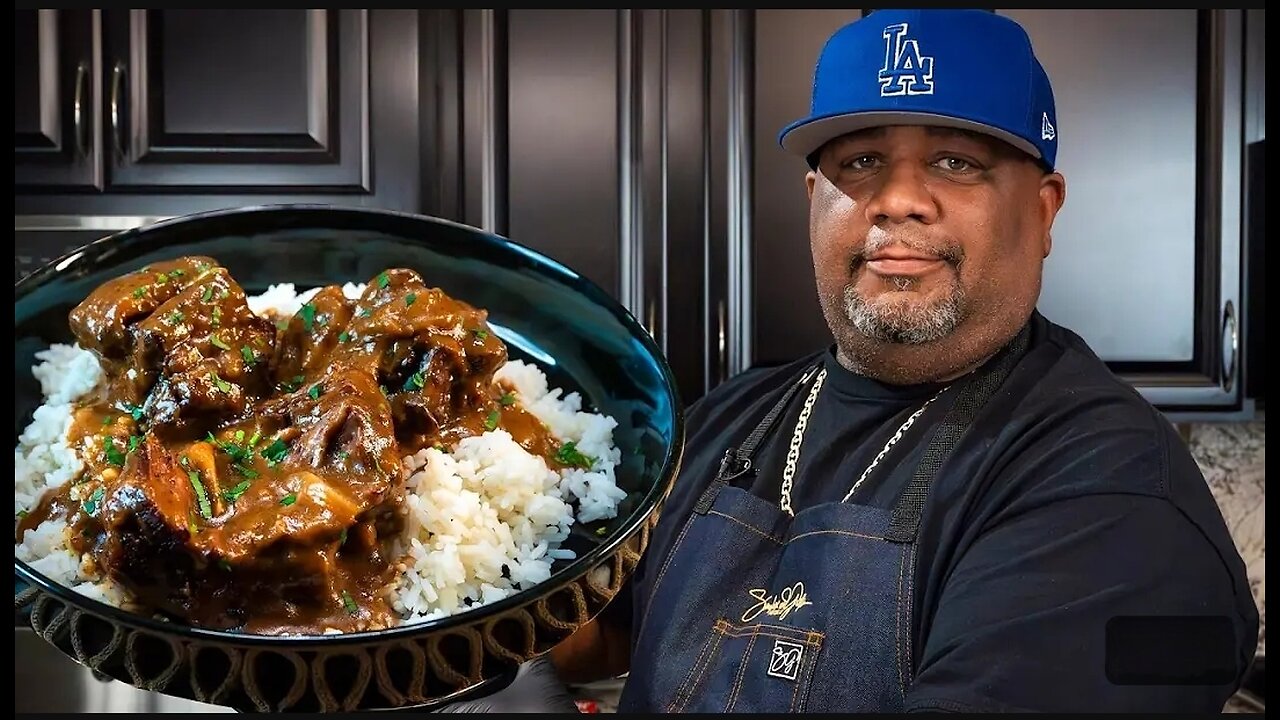 Melt -in -your-Mouth Smothered Oxtails!