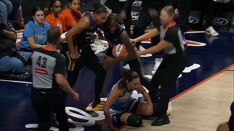 😱 3 EJECTED after fight breaks out, started by ELBOW to chin | Chicago Sky WNBA women's basketball 