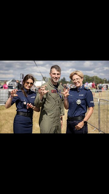 Polish “Tiger” F-16 Fails to Pull Out of Dive — In a Parallel Universe 😅