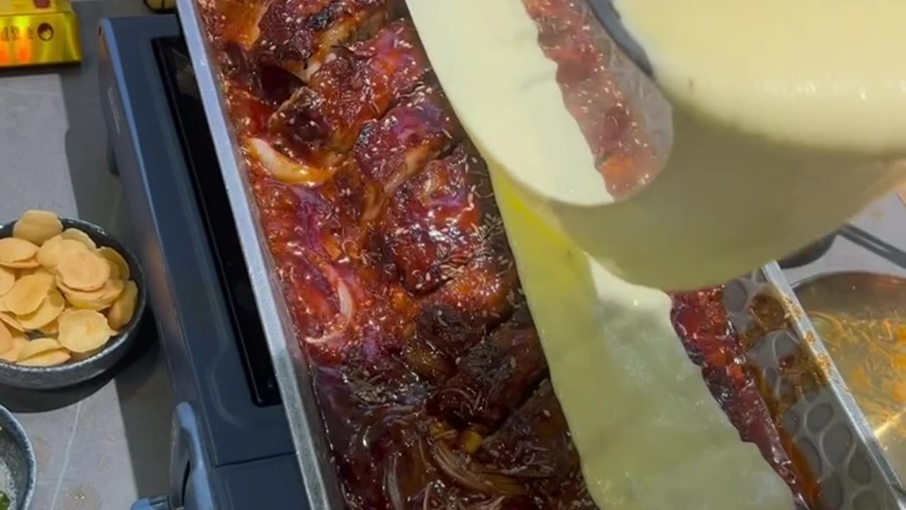 Meat lovers maniac, beef grilled with cheese sauce
