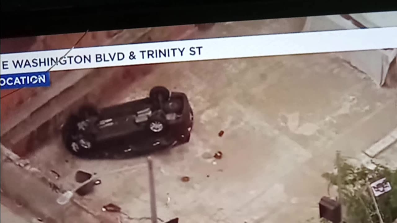 La pursuit ends in wild crash
