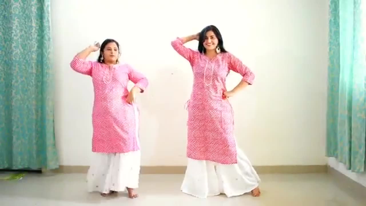 Aasmaan Mein Jaise Badal Ho Rahe Hain.....