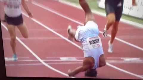 Dude's Huge PEN15 falls out as he wins race with PB!