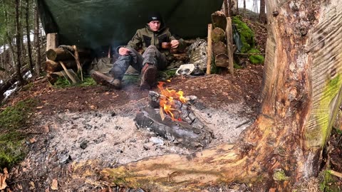 SOLO WINTER BUSHCRAFT CAMP - Building Shelter & Making a Bow Saw - Long Fire