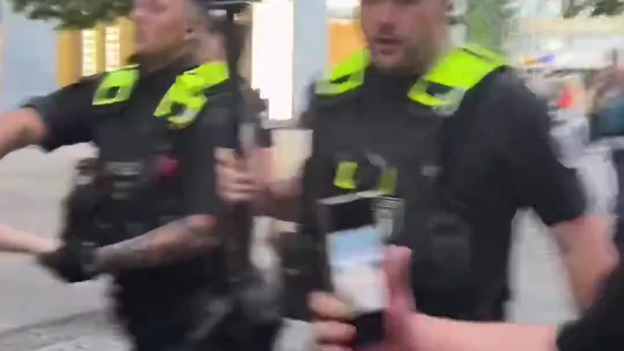 A német zsaruk nagyon kemények… ha egy tizenéves lány az ellenfél