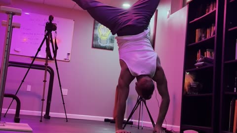 Journey to One Arm Handstand – Day 1: Attacking The Basics - 5 Finger Tent Hold