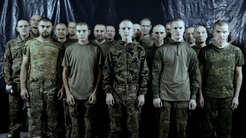 Ukrainians Have to Use a Bus to Transport 60+ Russian Soldiers Who Surrendered Near Dobropillia