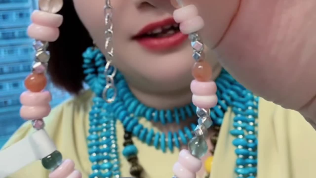 250519-15 Natural Pink Shell & Crystal Bracelet: Gentle Impact on the Wrist