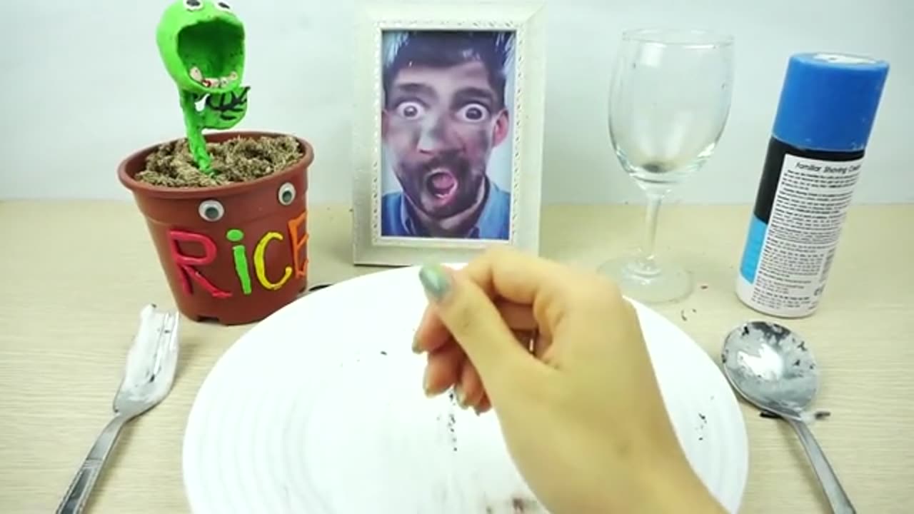 Kluna Tik eating burned food (Matchbox)_part2