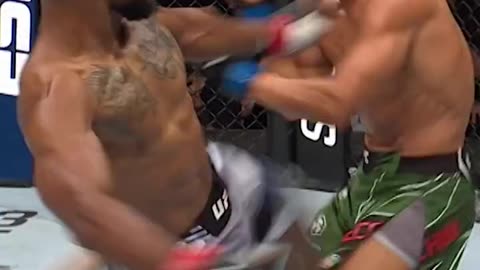 The SOUND of these body kicks 🦵