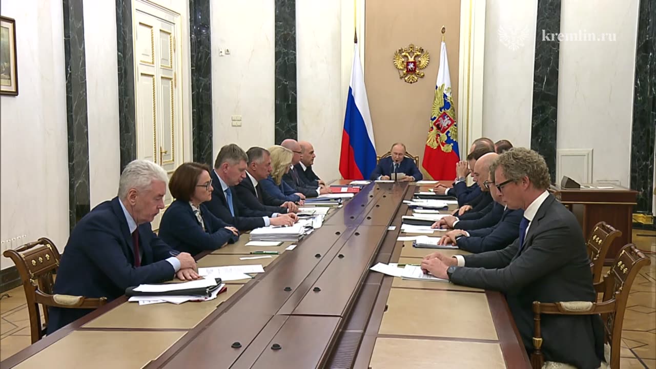 Глава государства проводит совещание по экономическим вопросам