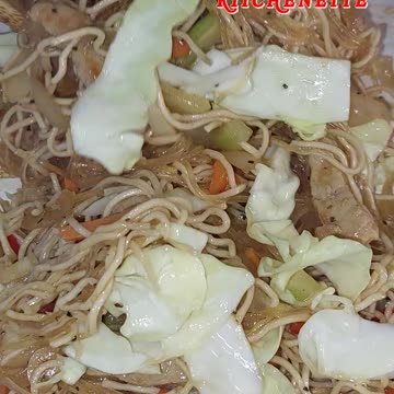 Panlasang Pinoy! Pancit Canton at Sotanghon #AmazeGlaze #MadiskartengNanay #HealthyRecipes