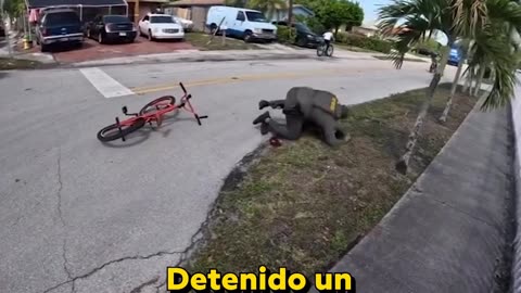 Policía atropella y detiene a niño en bicicleta en EE.UU.