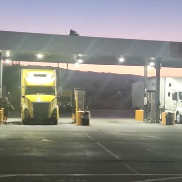 YALL DONT BE THIS GUY #ourtruckinglife #reallifetruckers #atruckerslife #truck #trucker #truckdriver