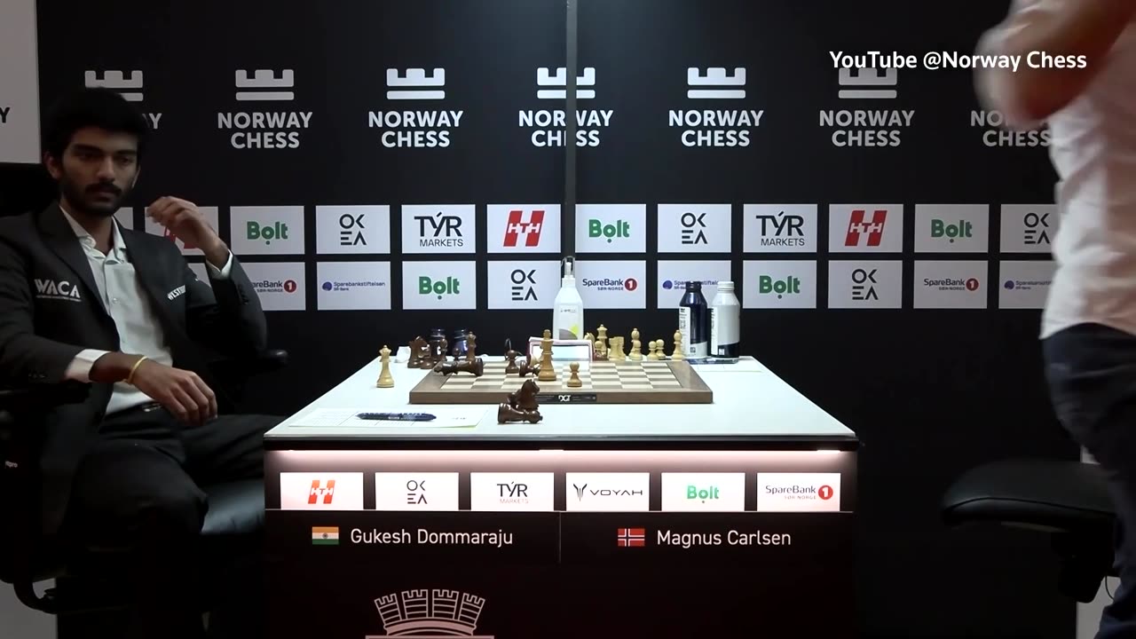 Chess grandmaster Carlsen slams table in defeat at Norway tournament