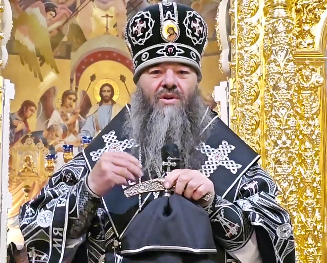 Ereticu Ecumenist Longhin Jar Hulitor,Schismatic,Apostat,Antihrist,Batjocoritor al Semnului Sv.Cruci