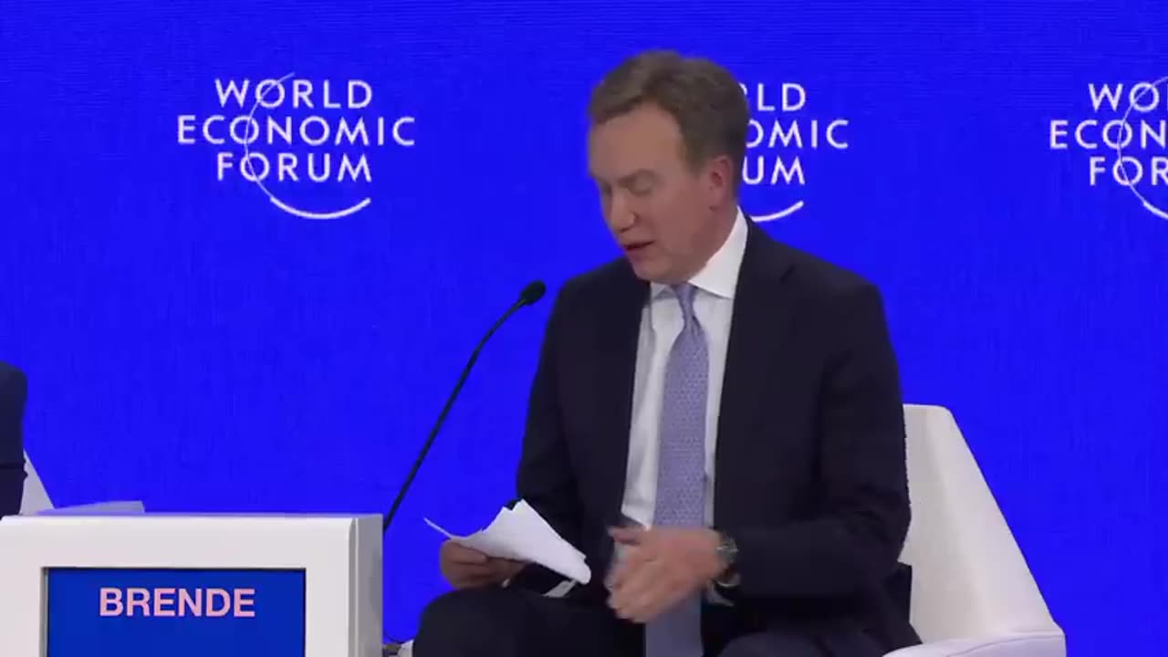 Donald trumph talking about white house and other financial status updates