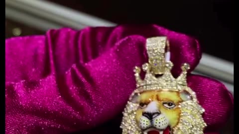 Real 10K Gold & Natural Diamond Lion 🦁 Pendant