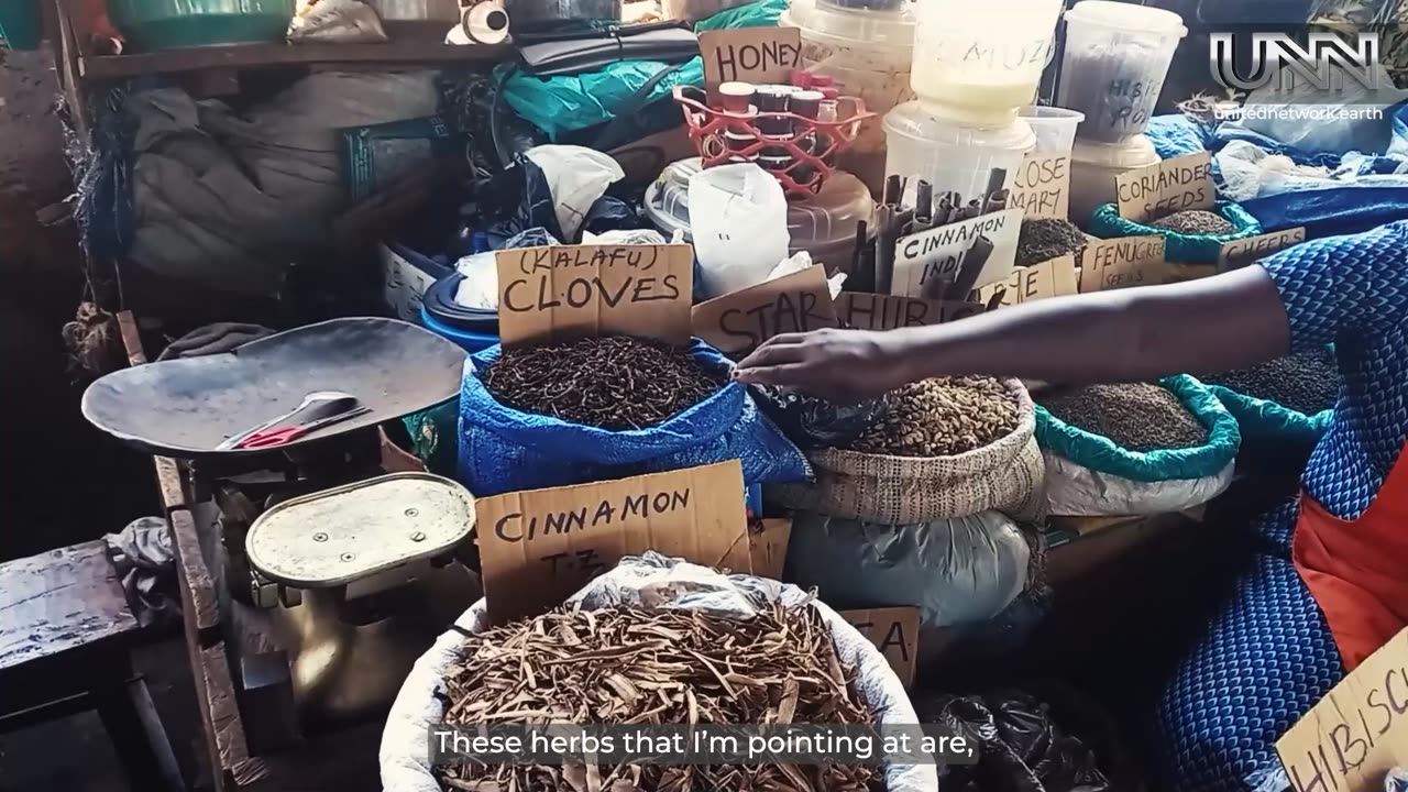 Learn how to craft herbal tea! Namusisi Janati blends spices from her stall in Eastern Uganda.
