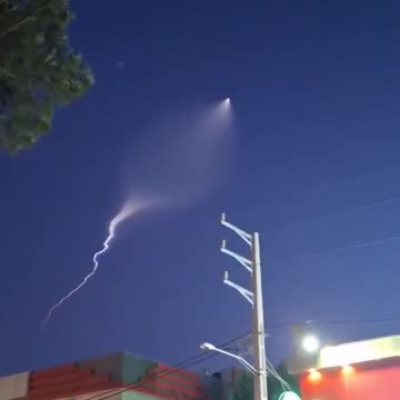 🇮🇱🇮🇷 Iran just shot a Ballistic missle against Israel; Khorramshahr-type missile for the first time