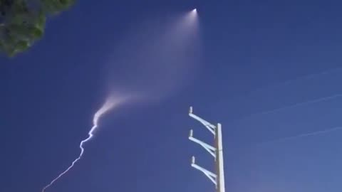🇮🇱🇮🇷 Iran just shot a Ballistic missle against Israel; Khorramshahr-type missile for the first time