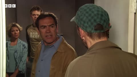 When your mum and dad visit your first flat 😂😬