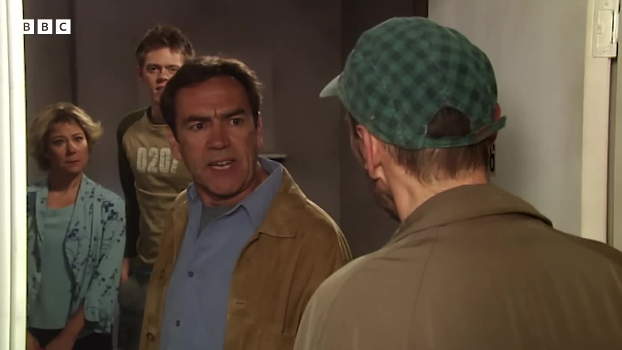 When your mum and dad visit your first flat 😂😬