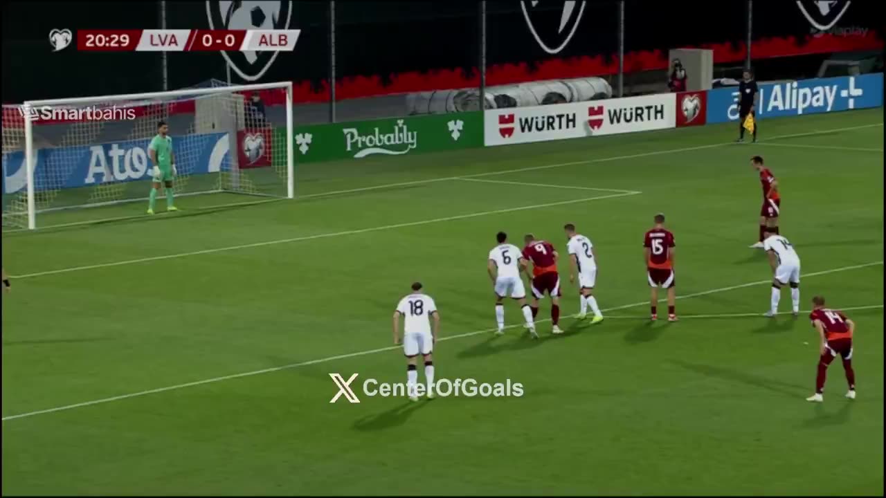 Thomas Strakosha saves penalty! ❌