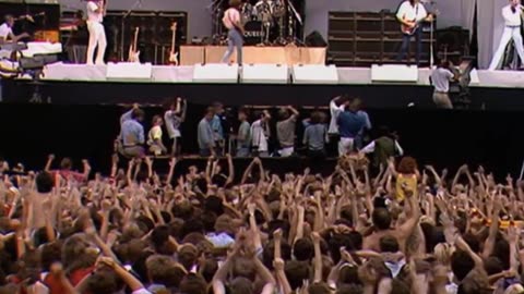 QUEEN at Live Aid "Radio Gaga"