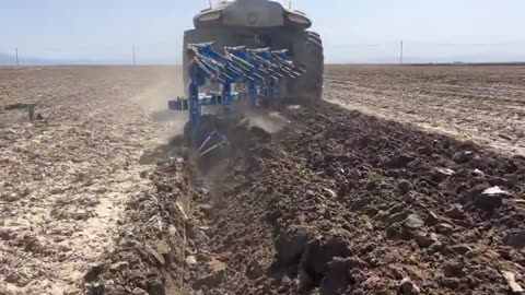 China has fully self-driving electric tractors!
