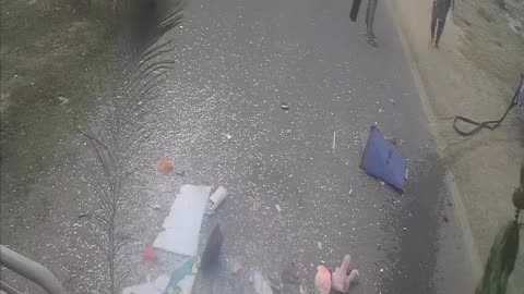 Quick stop for mid-way shitting