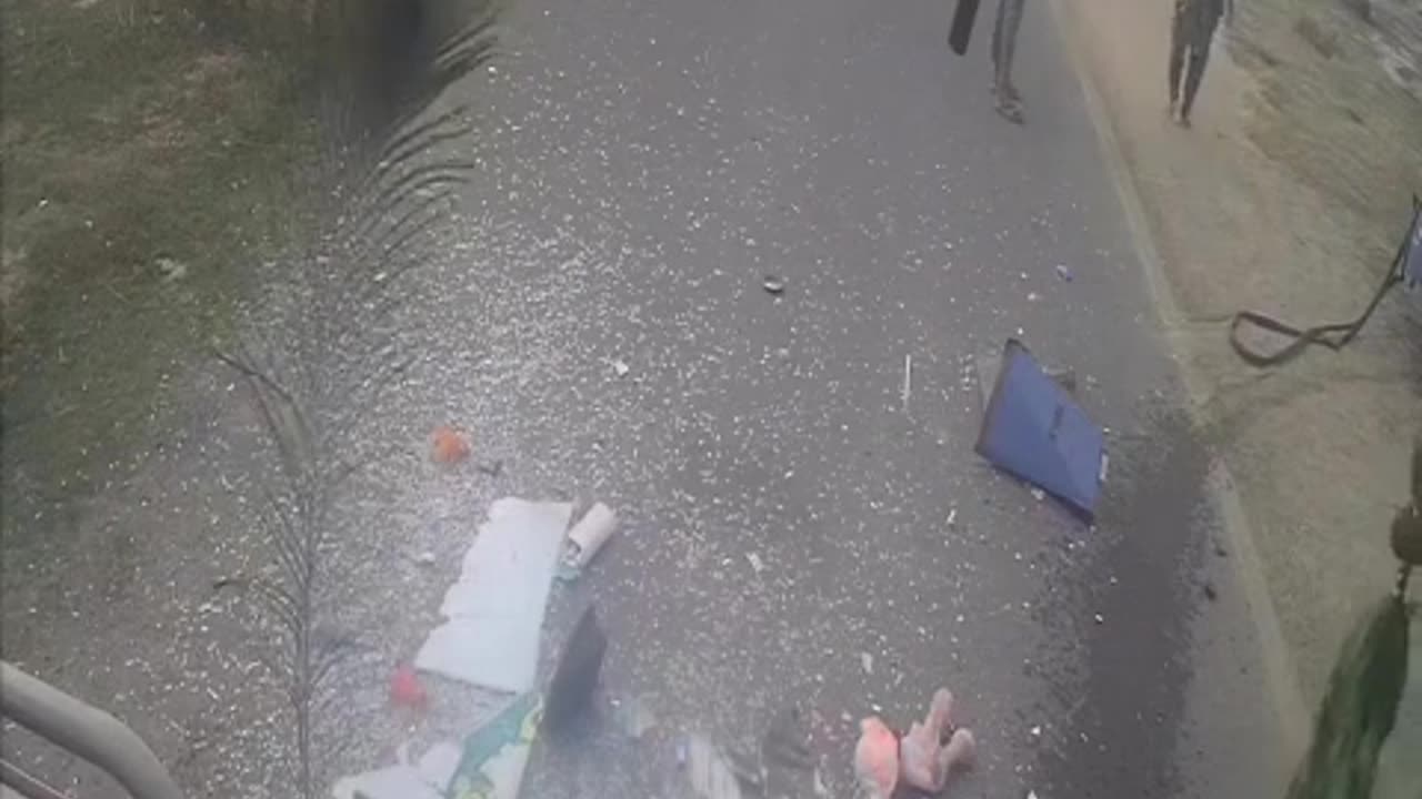 Quick stop for mid-way shitting