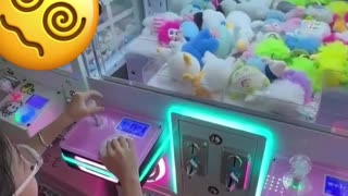 Una niña 'hackea' la máquina que te 'robó' el dinero cuando eras adolescente