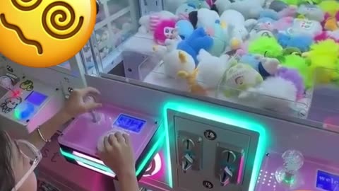 Una niña 'hackea' la máquina que te 'robó' el dinero cuando eras adolescente