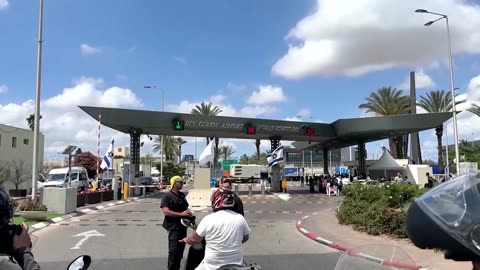 Brief panic at Tel Aviv airport as Houthis launch missile attack