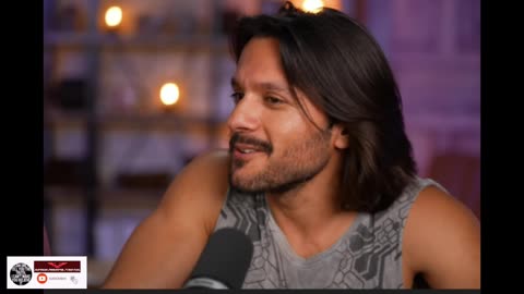 Shahar Isaac aka Simon Peter from the Chosen smiles and he surely charms many