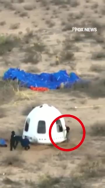 Jeff Bezos falls for Lauren Sánchez — LITERALLY