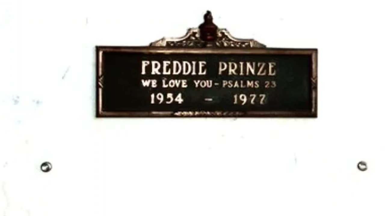 FAMOUS GRAVES - VOL. 432: FREDDIE PRINZE