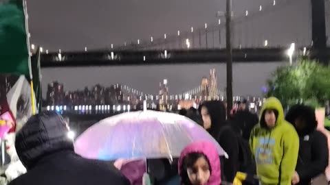 Vigilia en Nueva York para la cadete mexicana y el marino mexicano del Buque Cuauhtémoc.
