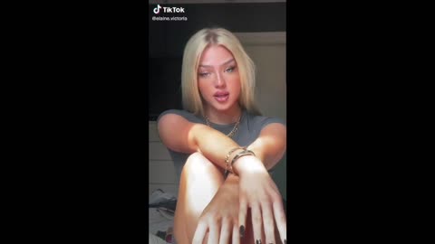 Elaine Victoria: Boisterous Blonde Babe
