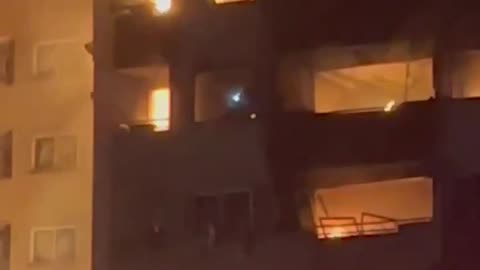 ISRAEL STRIKES IRAN RESIDENTIAL BUILDINGS ON FIRE - WORLD WAR III ?