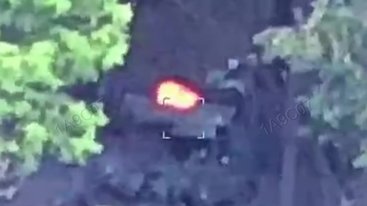 Irreplaceable Russian T80 Tank is Destroyed by Ukrainian Drone