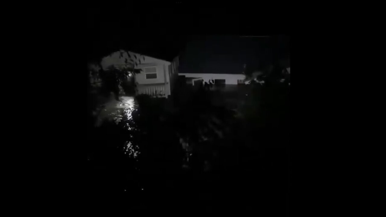 CABIN FLOATS AWAY IN FLASH FLOODING💦⛺️🌊🏚️🌲📸AT CAMP LA JUNTA, TEXAS💧🌲🌊🌳💫