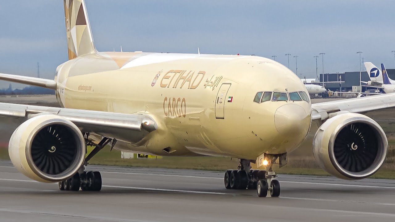 (4K) Liège Plane Spotting day PACKED with HEAVY Planes - A330, 747, 777, A300, 767!