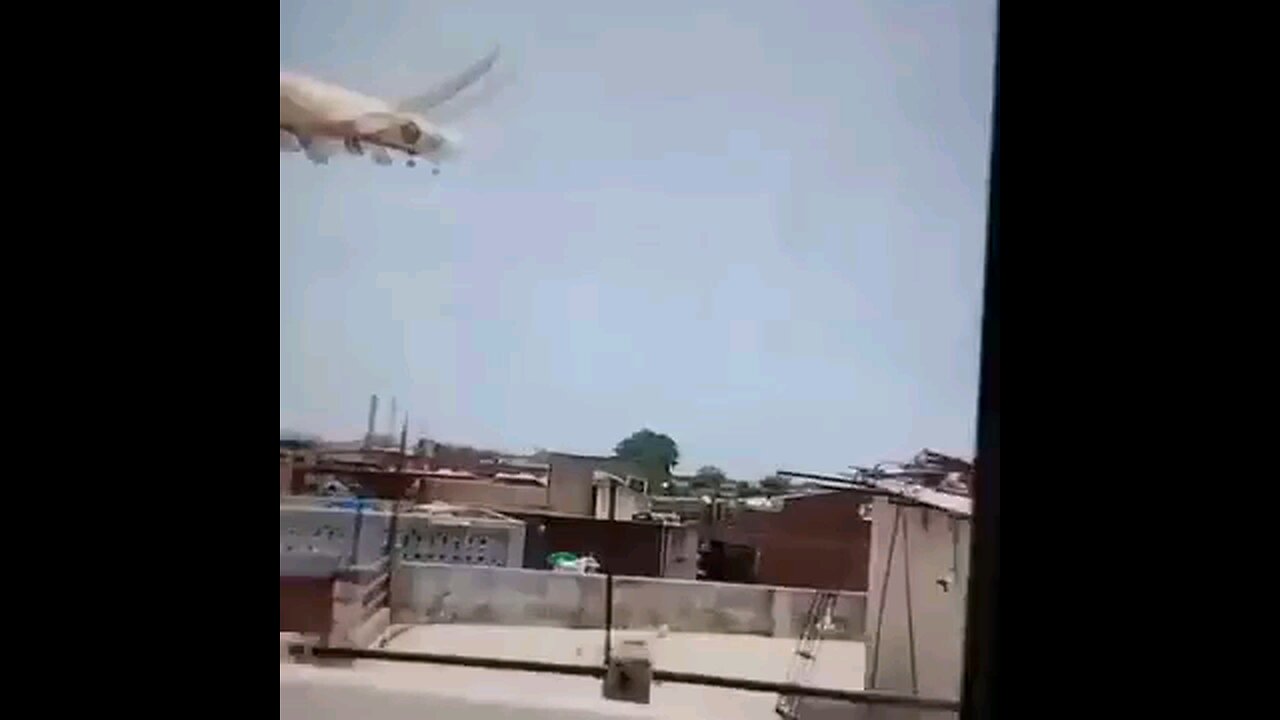 India plane crash in doctors hostel