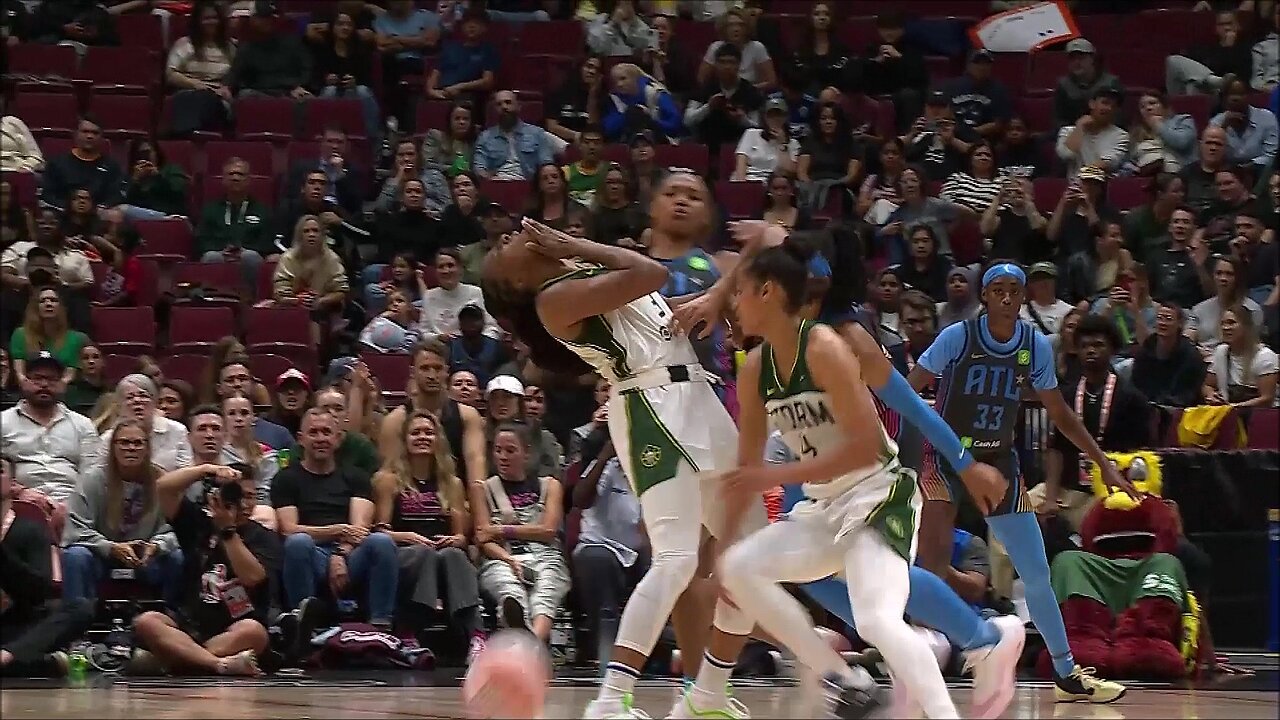 🤕 Nneka WHACKED in the MOUTH | Seattle Storm vs Atlanta Dream, WNBA womens basketball