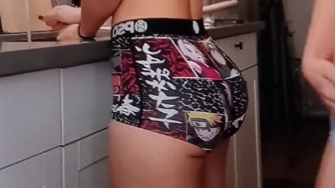 Streamer girl cake show